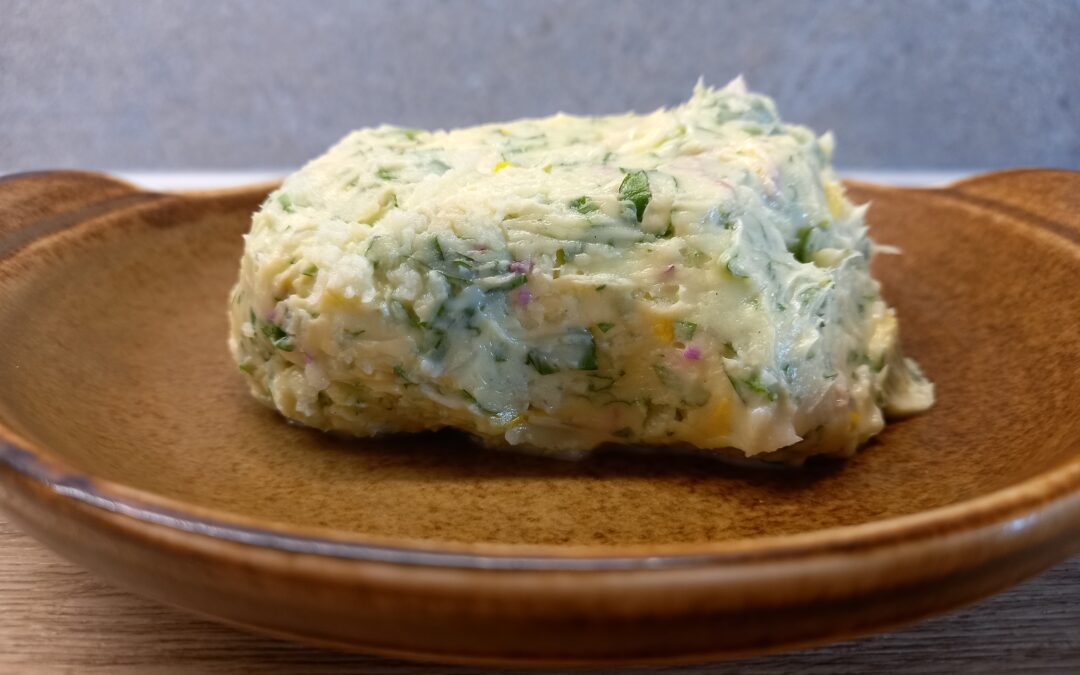 Wildkräuterbutter – Geschüttelt! Nicht gerührt.