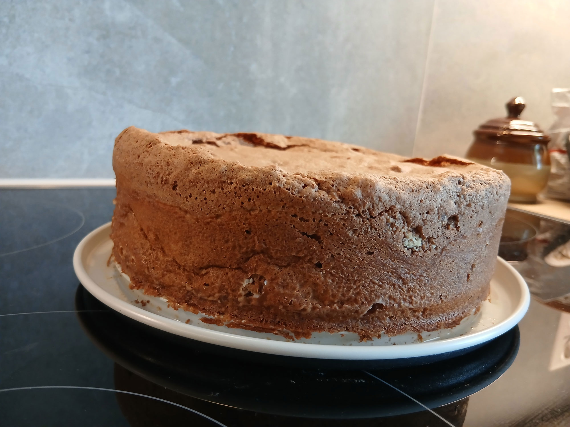 Fertiger Schneekuchen auf einem Teller