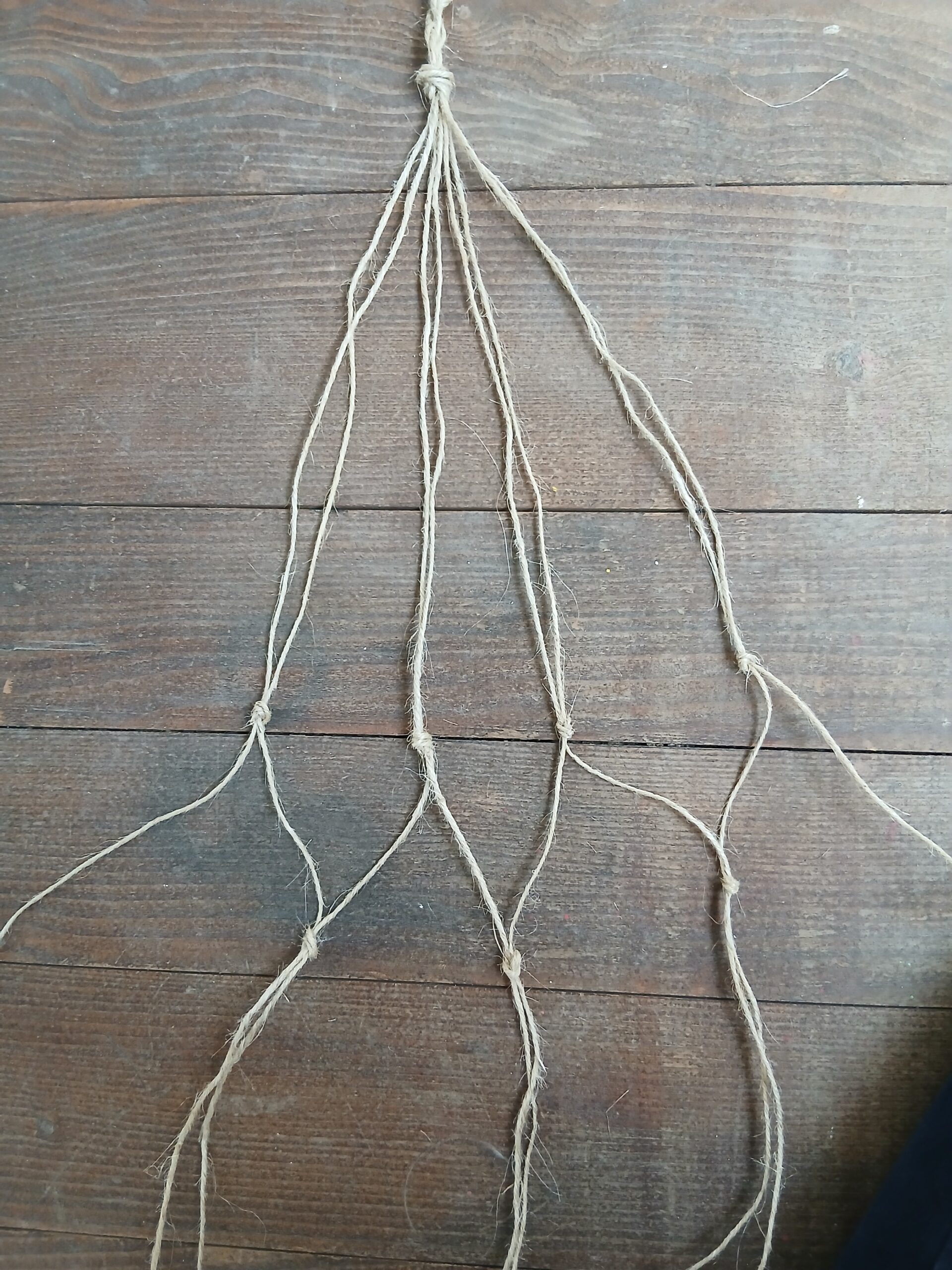 Die Netzstruktur der Makramee-Blumenampel