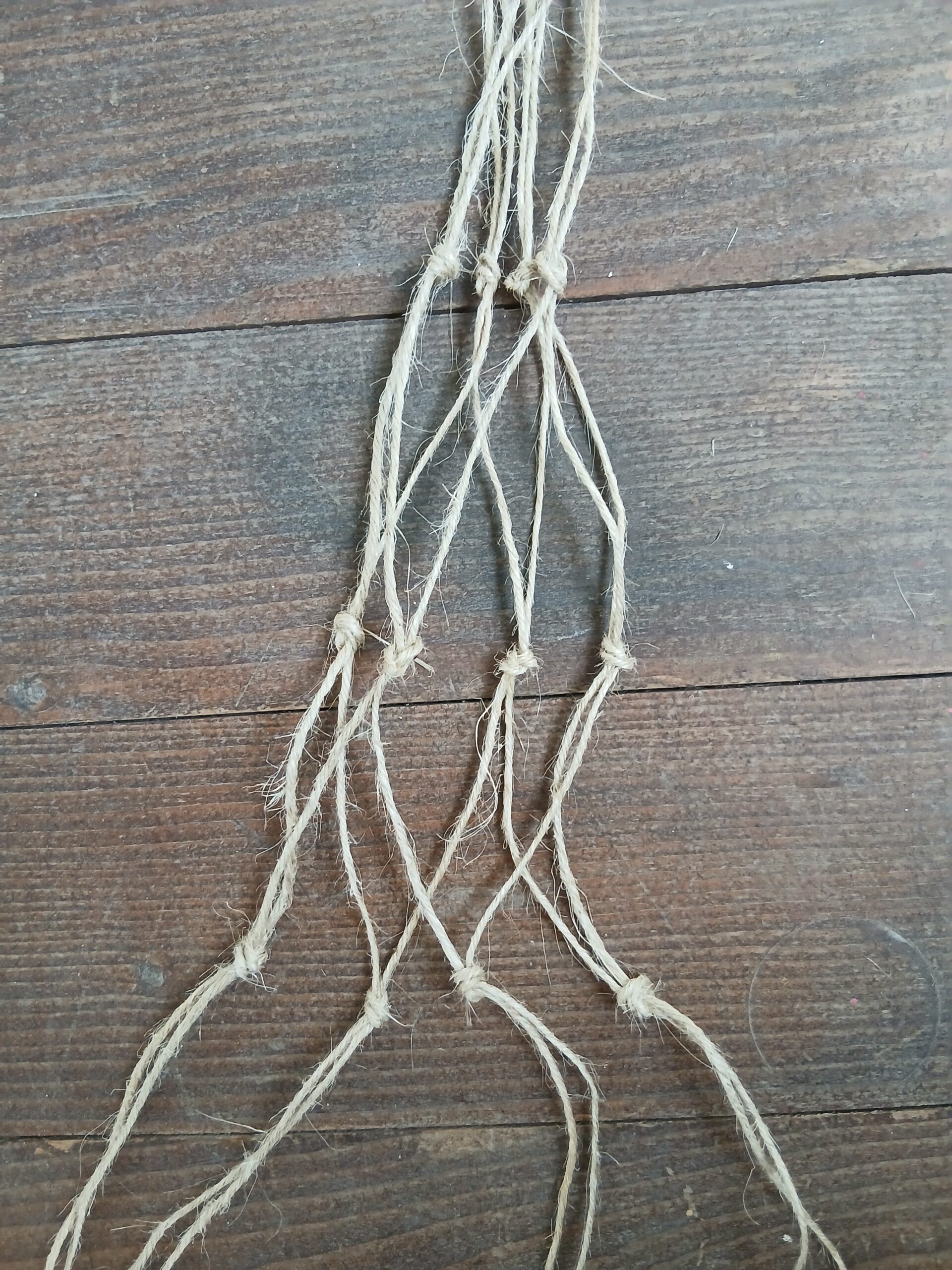 Die Netzstruktur der Makramee-Blumenampel