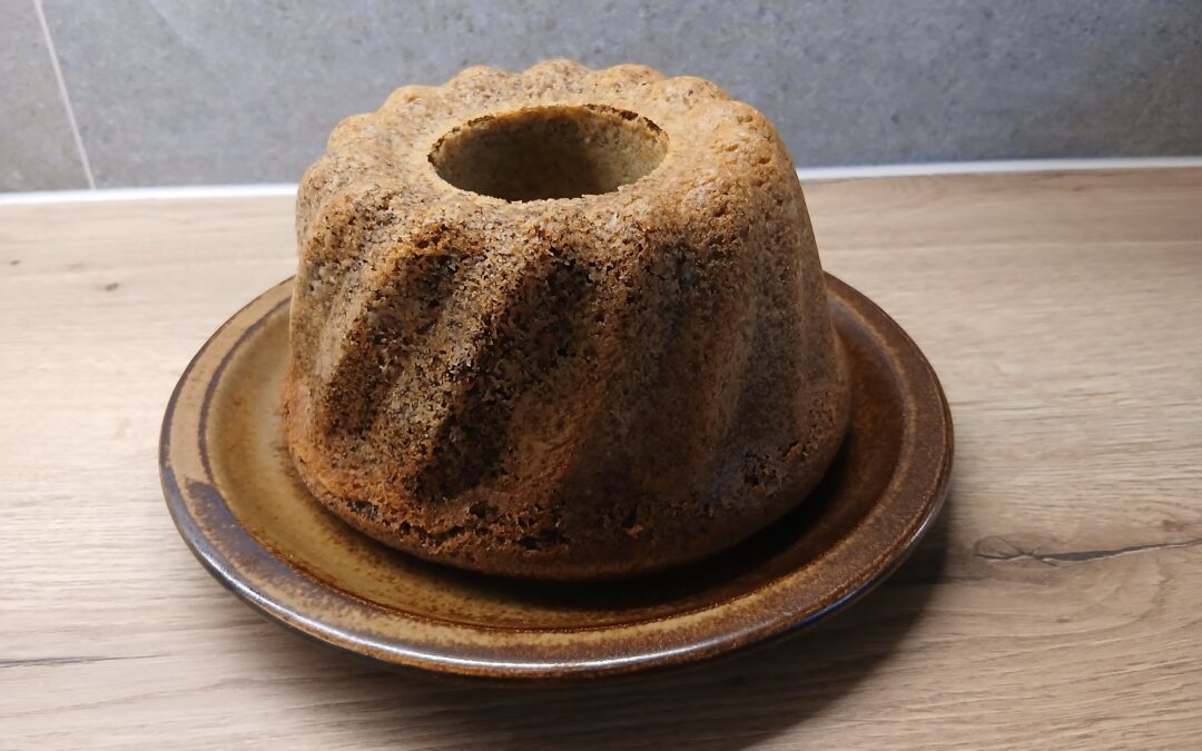 Saftiger Mohngugelhupf mit Buttermilch